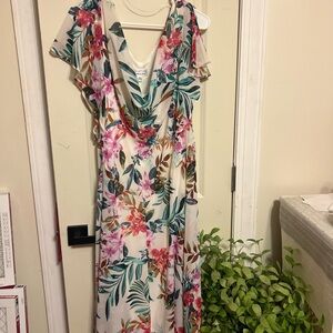 Signature by Robbie Bee Tropical Floral Maxi Dress